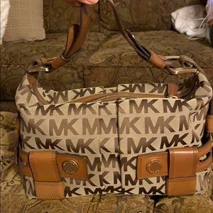 Michael kors signature shoulder bag.